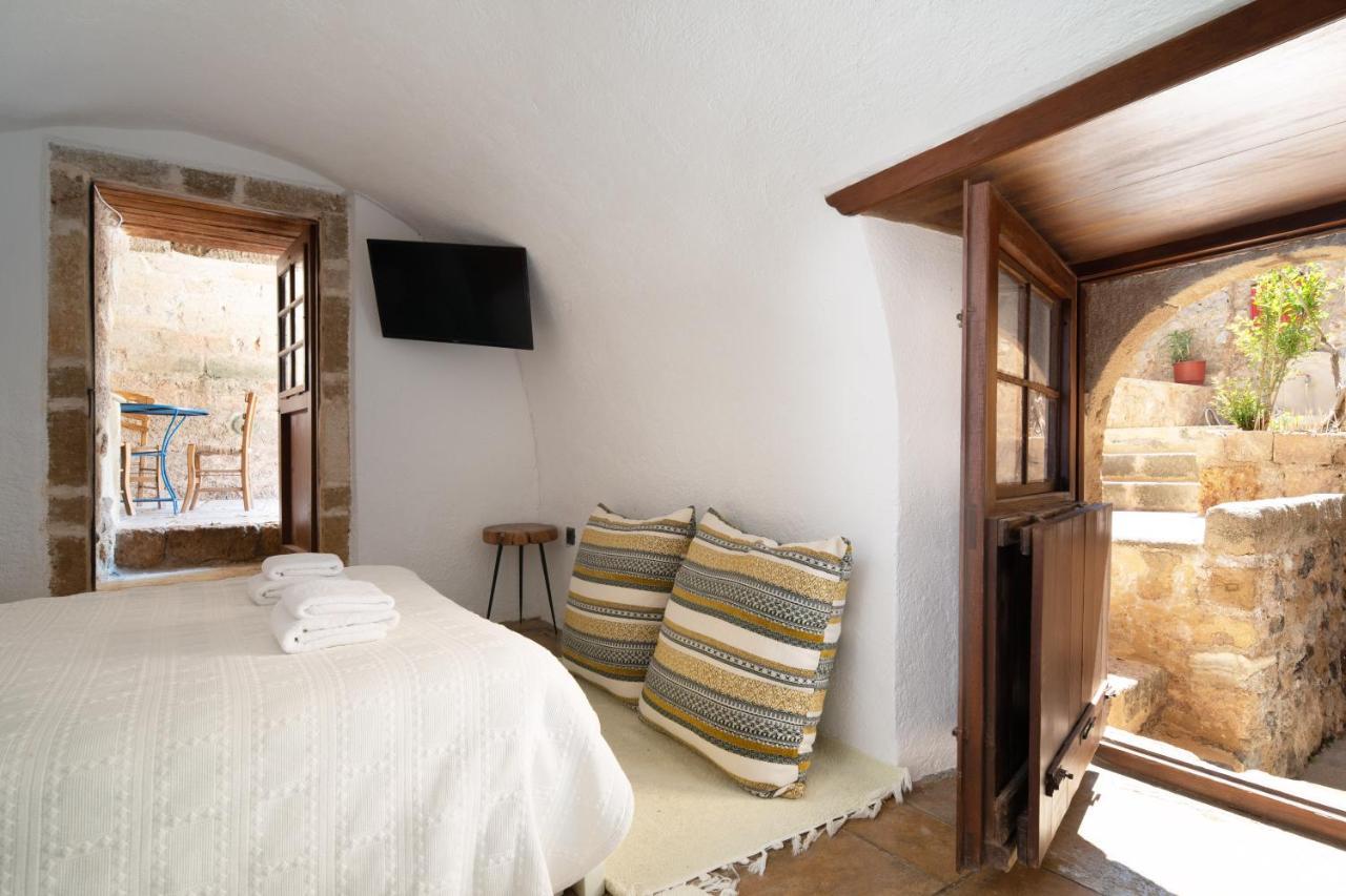 Menexes Suites Monemvasia Bagian luar foto