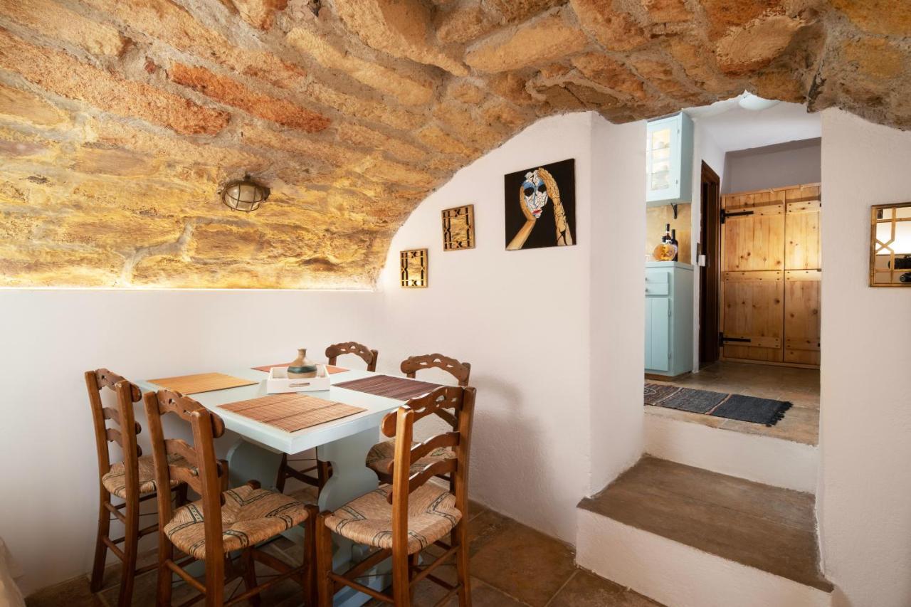 Menexes Suites Monemvasia Bagian luar foto