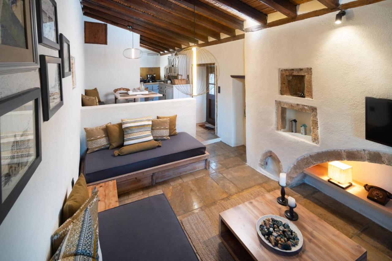 Menexes Suites Monemvasia Bagian luar foto