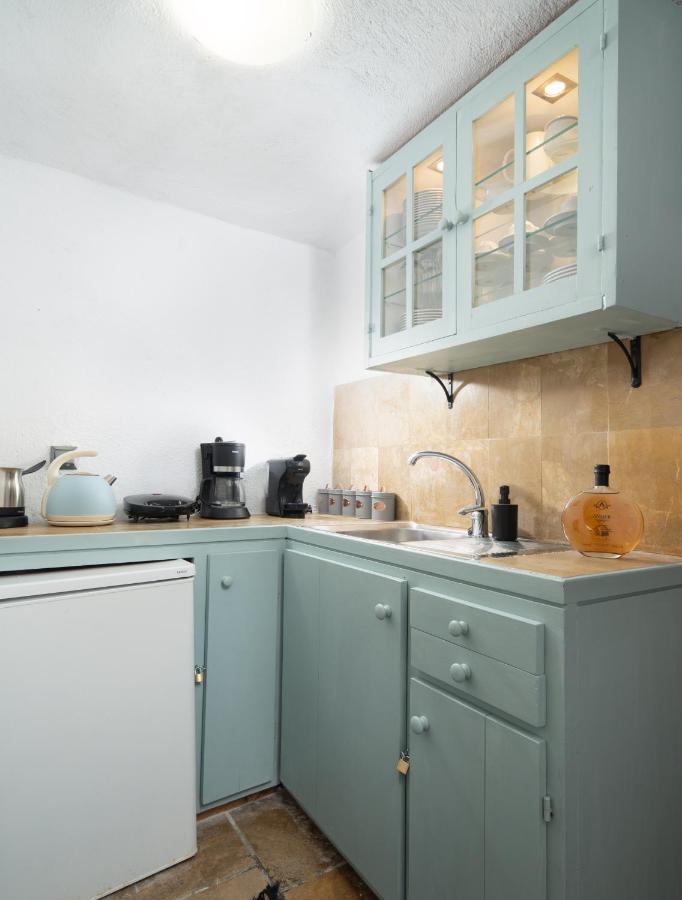 Menexes Suites Monemvasia Bagian luar foto