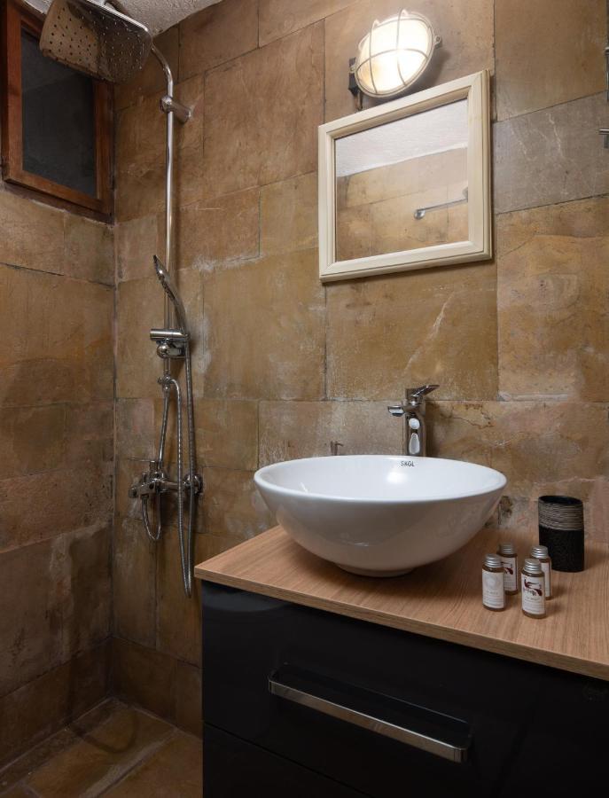 Menexes Suites Monemvasia Bagian luar foto