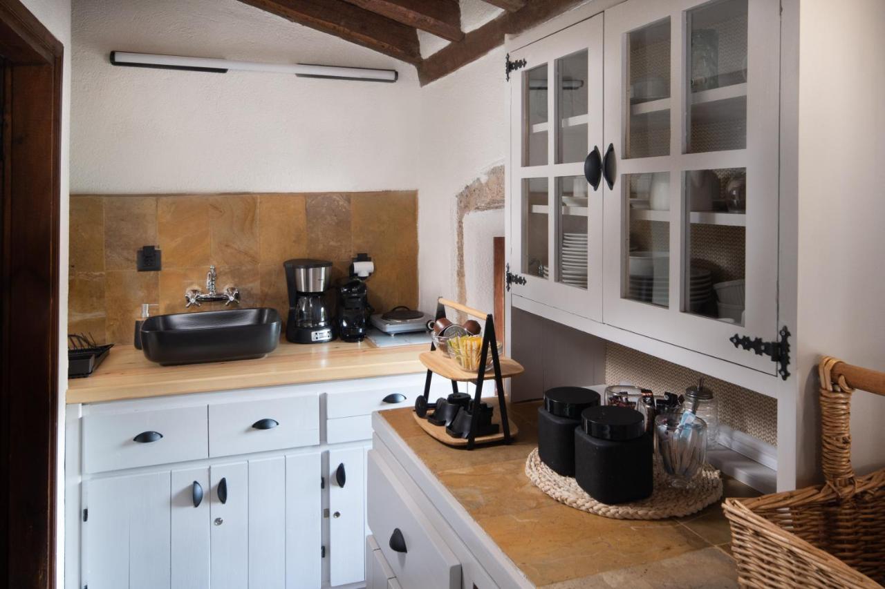Menexes Suites Monemvasia Bagian luar foto