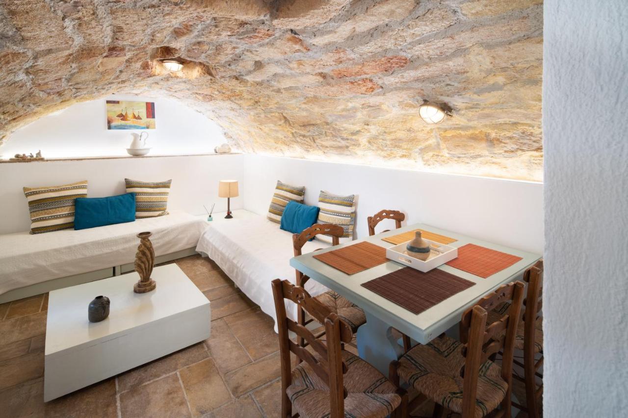 Menexes Suites Monemvasia Bagian luar foto