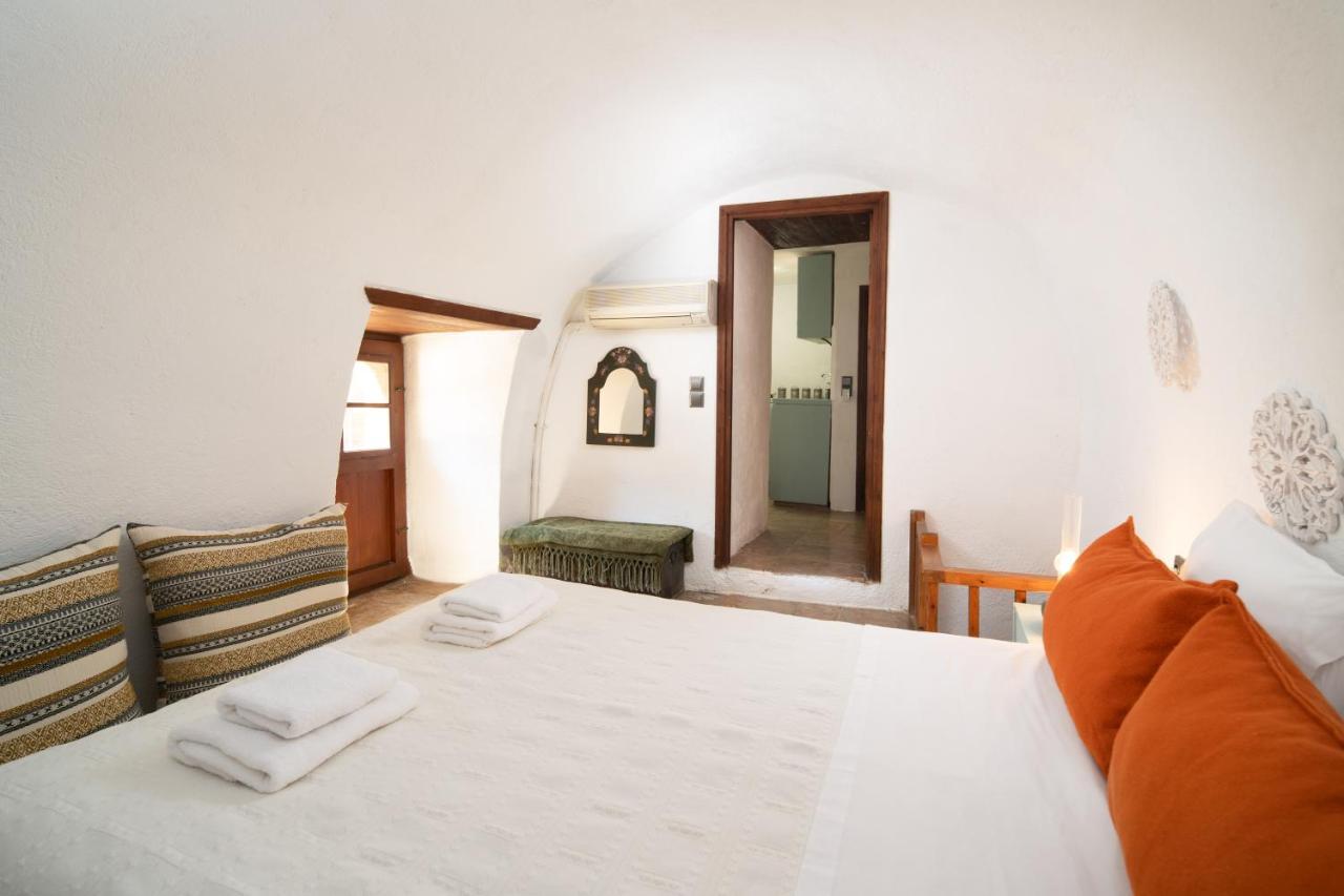 Menexes Suites Monemvasia Bagian luar foto