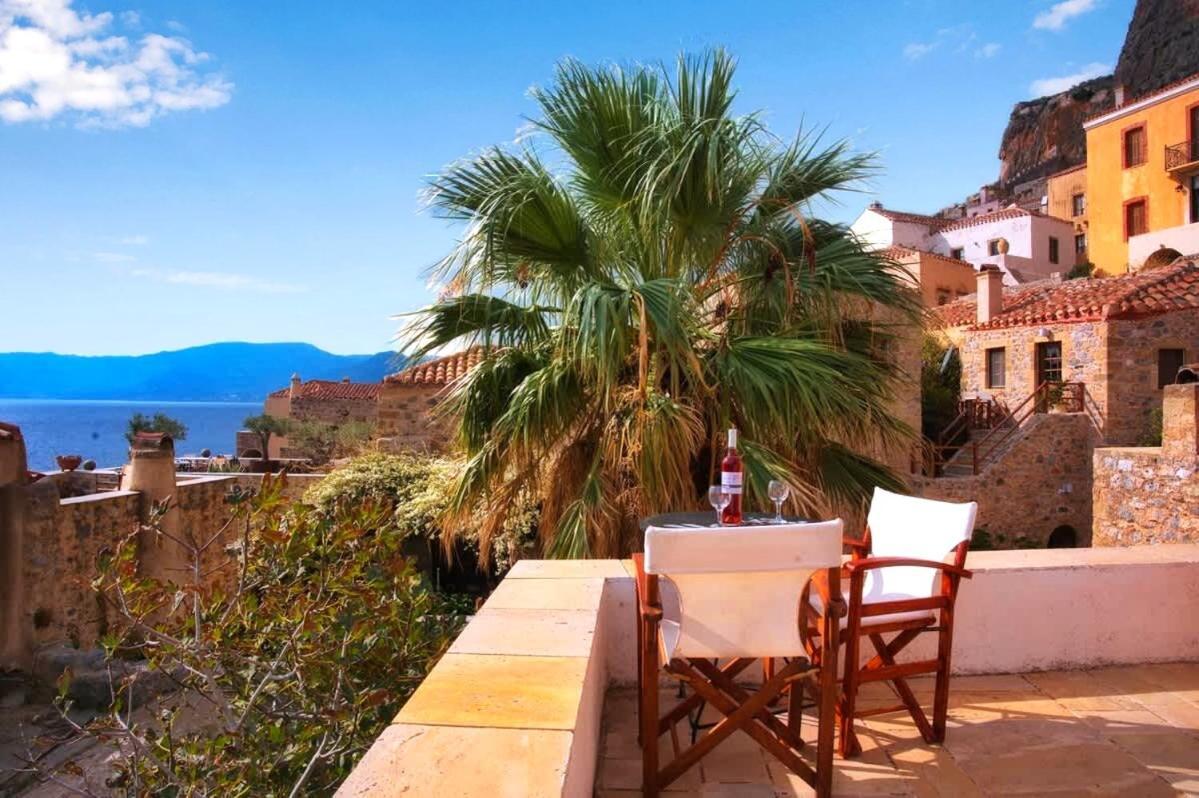 Menexes Suites Monemvasia Bagian luar foto