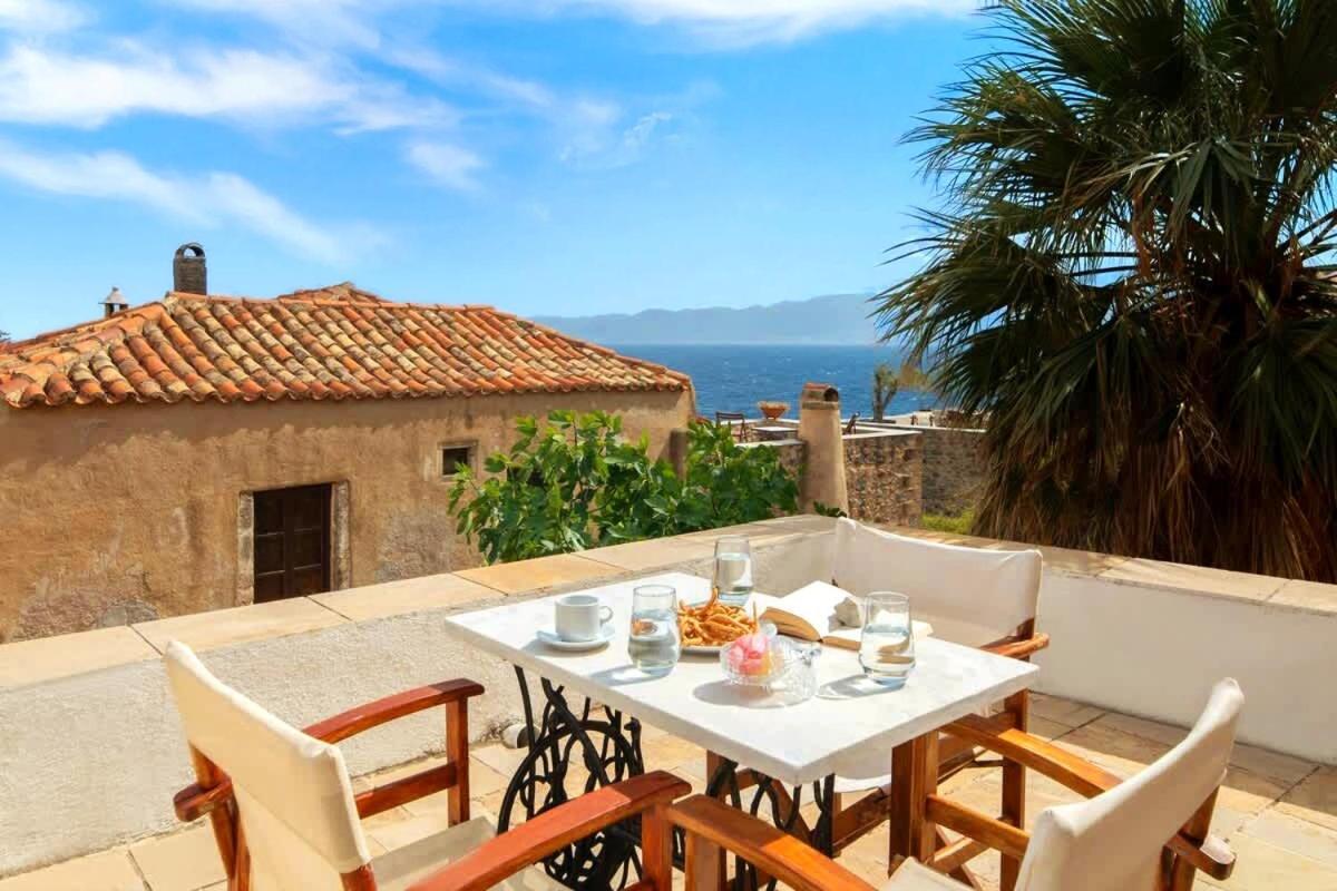Menexes Suites Monemvasia Bagian luar foto