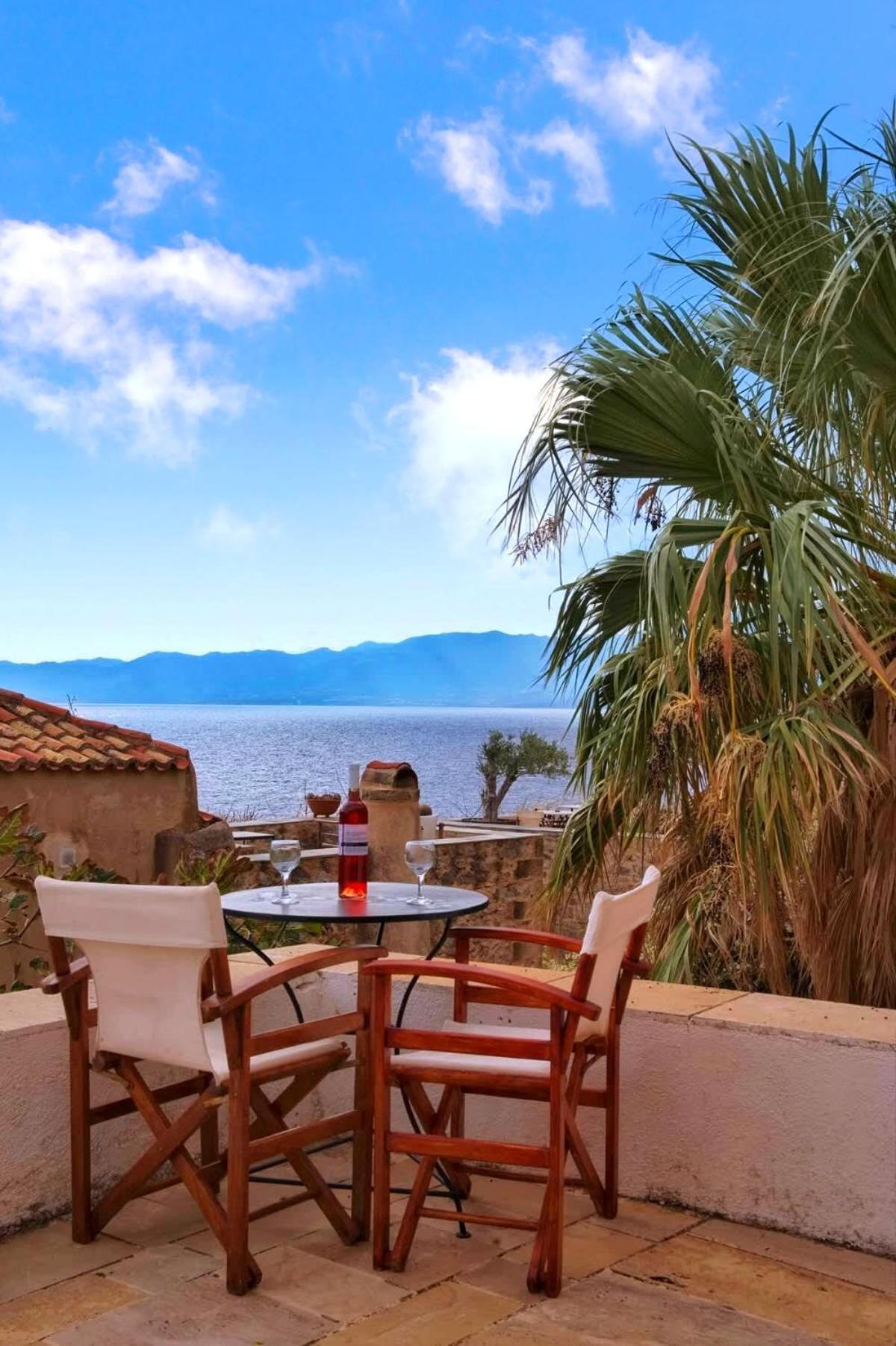 Menexes Suites Monemvasia Bagian luar foto