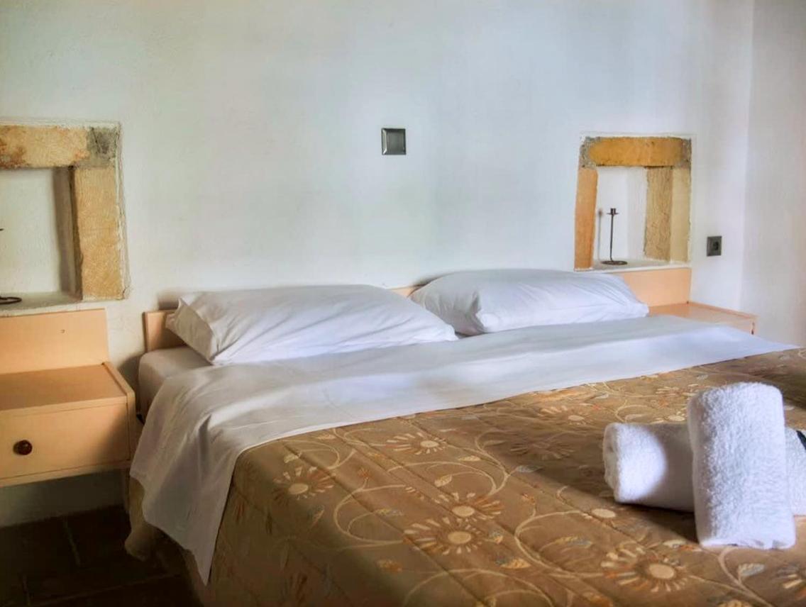 Menexes Suites Monemvasia Bagian luar foto