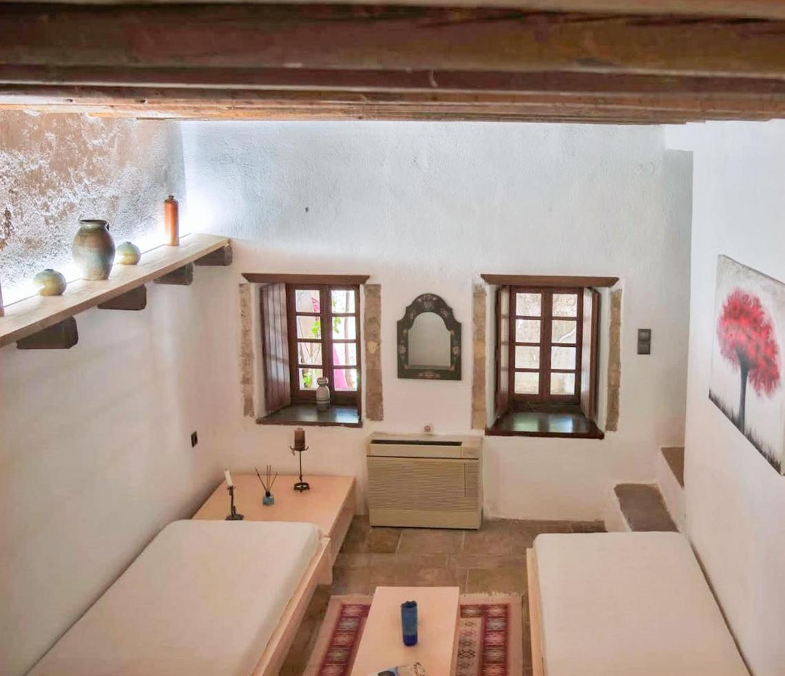 Menexes Suites Monemvasia Bagian luar foto