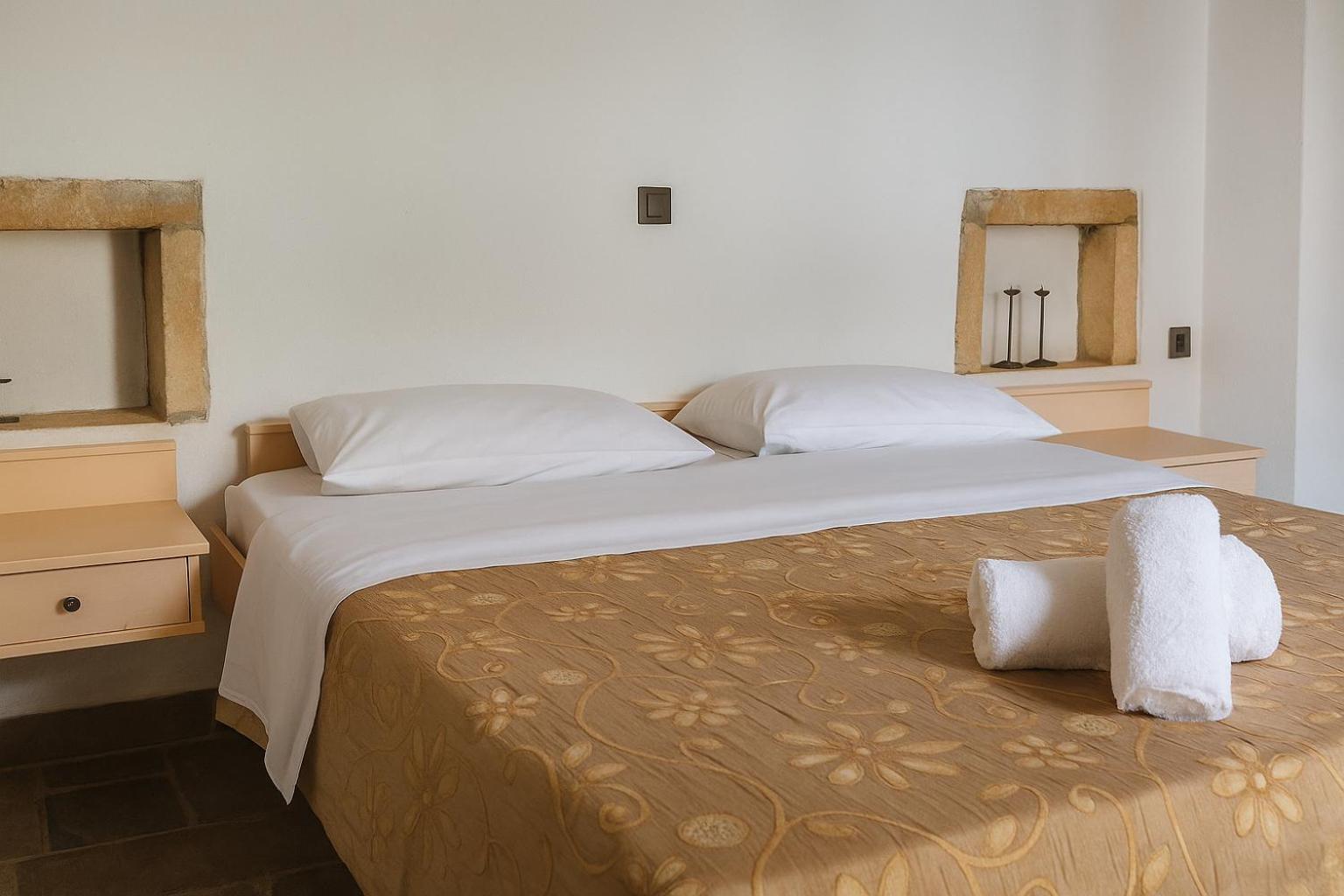 Menexes Suites Monemvasia Bagian luar foto